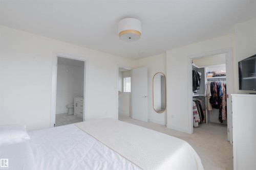 7431 181 Avenue, Edmonton, AB - Indoor Photo Showing Bedroom