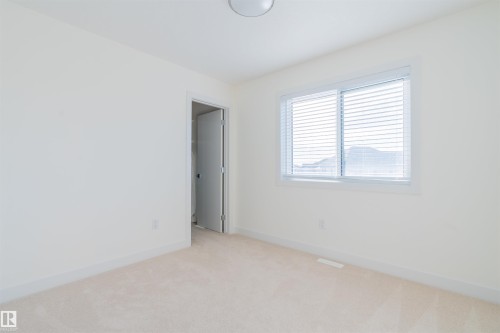 7431 181 Avenue, Edmonton, AB - Indoor Photo Showing Other Room
