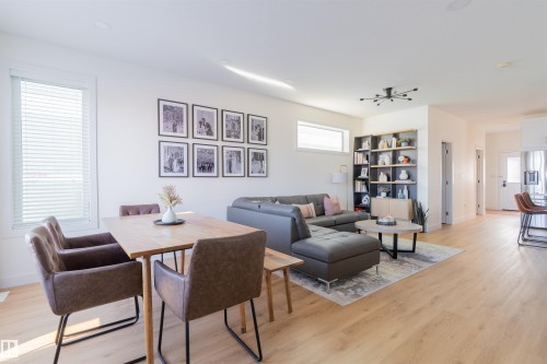 7431 181 Avenue, Edmonton, AB - Indoor Photo Showing Living Room