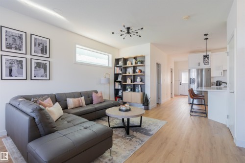 7431 181 Avenue, Edmonton, AB - Indoor Photo Showing Living Room