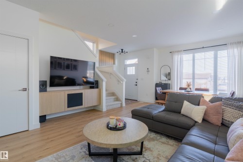 7431 181 Avenue, Edmonton, AB - Indoor Photo Showing Living Room