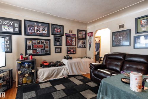 12202 49 Street, Edmonton, AB - Indoor