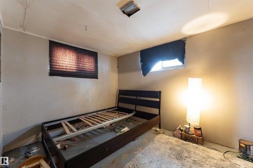 12202 49 Street, Edmonton, AB - Indoor