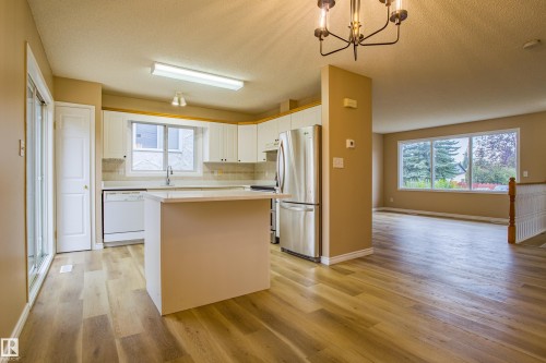 3835 47 Street, Edmonton, AB - Indoor Photo Showing Kitchen