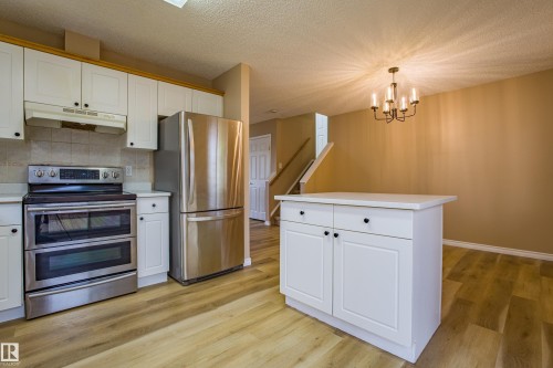 3835 47 Street, Edmonton, AB - Indoor Photo Showing Kitchen