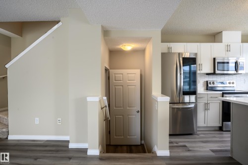 7125 21 Avenue, Edmonton, AB - Indoor Photo Showing Kitchen With Stainless Steel Kitchen
