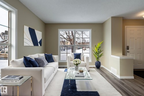 7125 21 Avenue, Edmonton, AB - Indoor Photo Showing Living Room