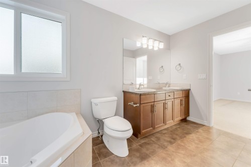 Edmonton, AB - Indoor Photo Showing Bathroom