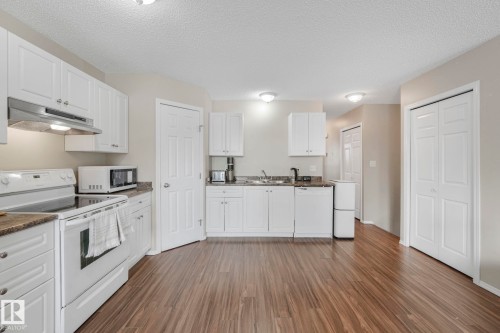 15902 100 Avenue, Edmonton, AB - Indoor Photo Showing Kitchen