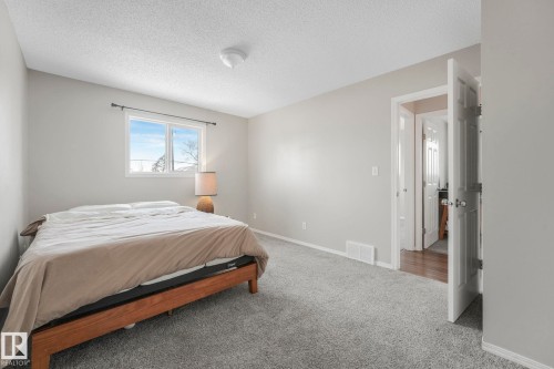 15902 100 Avenue, Edmonton, AB - Indoor Photo Showing Bedroom