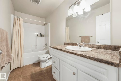 15902 100 Avenue, Edmonton, AB - Indoor Photo Showing Bathroom