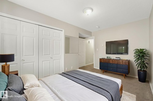 15902 100 Avenue, Edmonton, AB - Indoor Photo Showing Bedroom