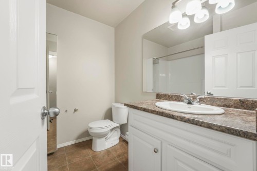 15902 100 Avenue, Edmonton, AB - Indoor Photo Showing Bathroom