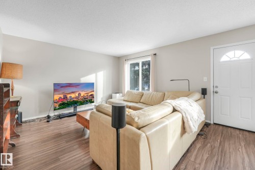 15902 100 Avenue, Edmonton, AB - Indoor Photo Showing Other Room