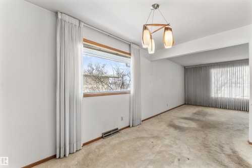 6915 87 Avenue, Edmonton, AB - Indoor Photo Showing Other Room
