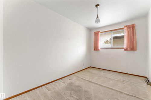 6915 87 Avenue, Edmonton, AB - Indoor Photo Showing Other Room