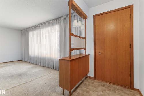 6915 87 Avenue, Edmonton, AB - Indoor Photo Showing Other Room