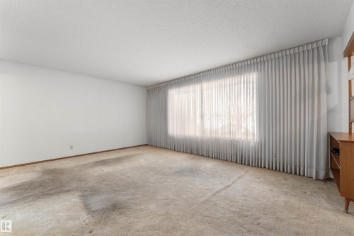 6915 87 Avenue, Edmonton, AB - Indoor Photo Showing Other Room