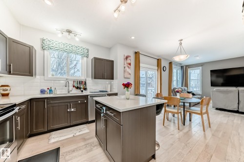 41 4835 Wright Drive, Edmonton, AB - Indoor Photo Showing Kitchen With Upgraded Kitchen