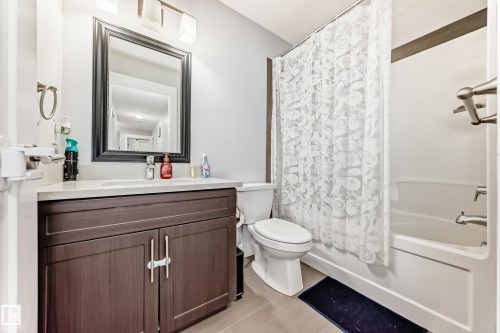41 4835 Wright Drive, Edmonton, AB - Indoor Photo Showing Bathroom