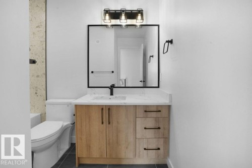 10946 62 Avenue, Edmonton, AB - Indoor Photo Showing Bathroom