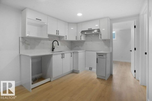 10946 62 Avenue, Edmonton, AB - Indoor Photo Showing Kitchen