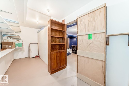 View of walk in closet - 777 Butterworth Drive, Edmonton, AB - Indoor Photo Showing Other Room