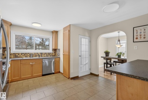 21 Laydon Drive, St. Albert, AB - Indoor Photo Showing Kitchen
