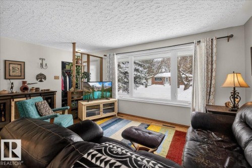 11 Gladstone Crescent, St. Albert, AB - Indoor Photo Showing Living Room