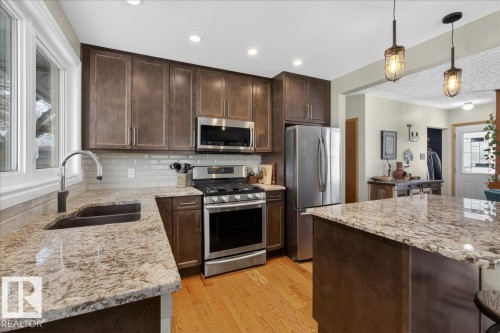 11 Gladstone Crescent, St. Albert, AB - Indoor Photo Showing Kitchen With Stainless Steel Kitchen With Double Sink With Upgraded Kitchen