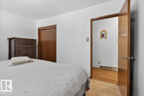 11 Gladstone Crescent, St. Albert, AB - Indoor Photo Showing Bedroom