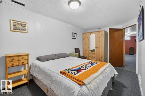 11 Gladstone Crescent, St. Albert, AB - Indoor Photo Showing Bedroom