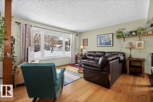 11 Gladstone Crescent, St. Albert, AB - Indoor Photo Showing Living Room