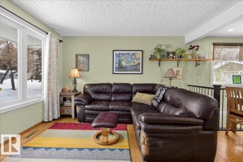 11 Gladstone Crescent, St. Albert, AB - Indoor Photo Showing Living Room