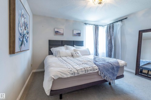 232 Gariepy Crescent, Edmonton, AB - Indoor Photo Showing Bedroom