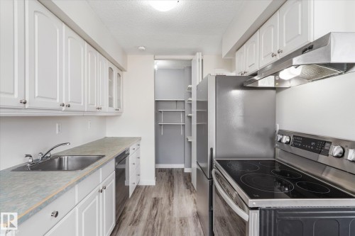 5 8030 141 Avenue, Edmonton, AB - Indoor Photo Showing Kitchen