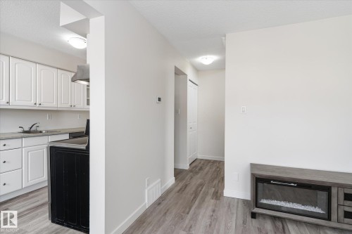 5 8030 141 Avenue, Edmonton, AB - Indoor