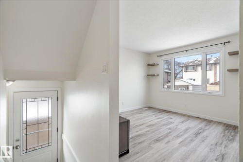 5 8030 141 Avenue, Edmonton, AB - Indoor Photo Showing Other Room