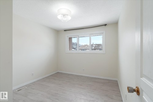 5 8030 141 Avenue, Edmonton, AB - Indoor Photo Showing Other Room