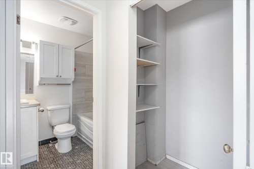 5 8030 141 Avenue, Edmonton, AB - Indoor Photo Showing Bathroom
