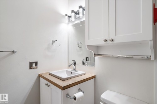 5 8030 141 Avenue, Edmonton, AB - Indoor Photo Showing Bathroom