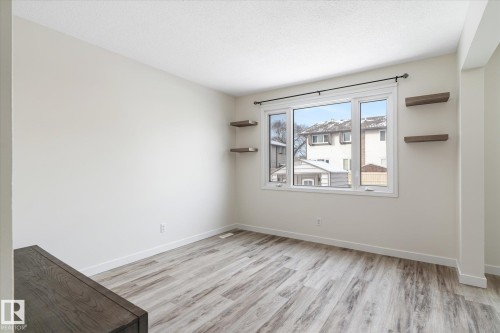 5 8030 141 Avenue, Edmonton, AB - Indoor Photo Showing Other Room