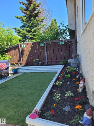 5 8030 141 Avenue, Edmonton, AB - Outdoor