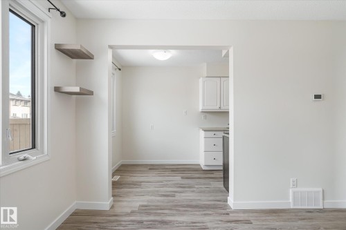 5 8030 141 Avenue, Edmonton, AB - Indoor Photo Showing Other Room