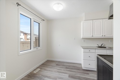 5 8030 141 Avenue, Edmonton, AB - Indoor