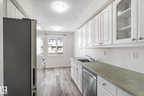 5 8030 141 Avenue, Edmonton, AB - Indoor Photo Showing Kitchen