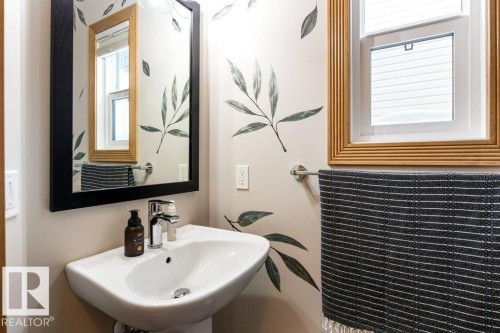 19 Riviere Terrace, St. Albert, AB - Indoor Photo Showing Bathroom