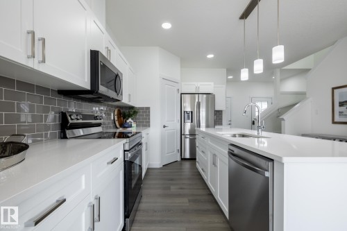 8629 97, Morinville, AB - Indoor Photo Showing Kitchen With Upgraded Kitchen