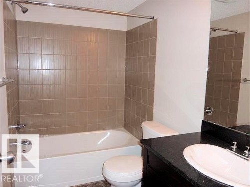 205 11816 22 Avenue, Edmonton, AB - Indoor Photo Showing Bathroom