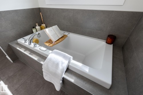 803 157 Avenue, Edmonton, AB - Indoor Photo Showing Bathroom